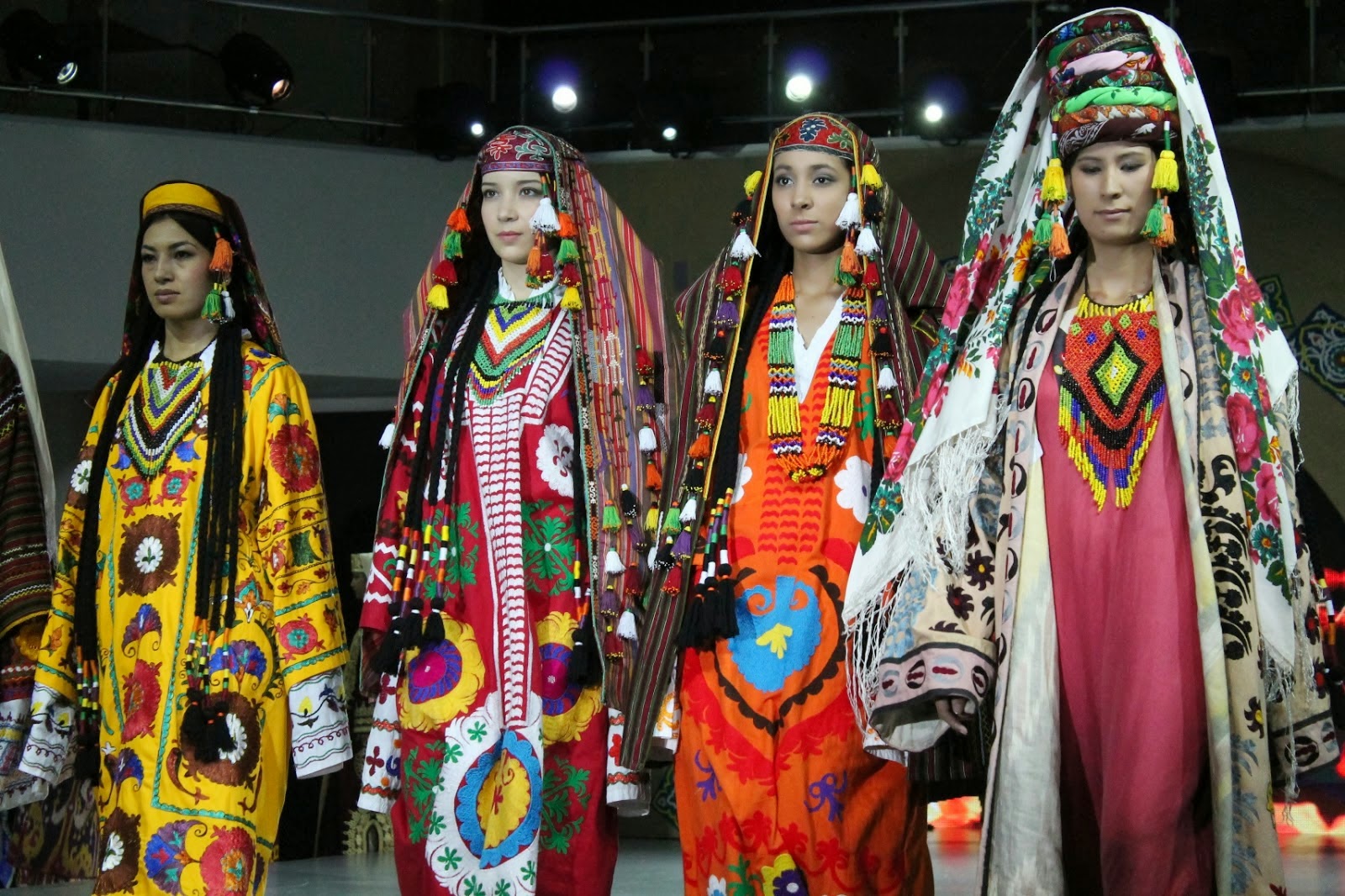 costum traditional uzbekistan